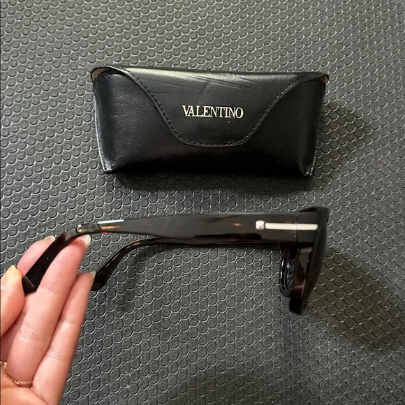 Valentino Tortoise Shell Sunglasses w/Case - Picture 3 of 7